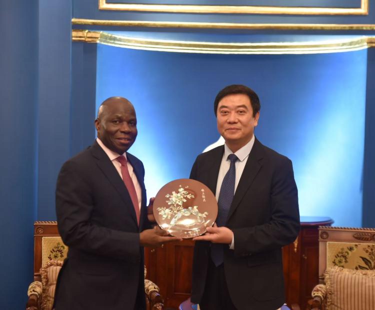 he Consul General of the Republic of Kenya Amb. James Muhati Buyekane paid a courtesy visit to Mr. Ma Wenfeng, Director General of the Foreign Affairs Office of the People’s Government of Guangdong Province.